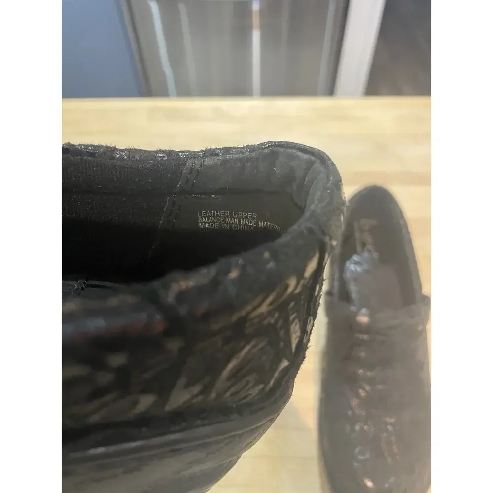 BOC Born Concept Women’s Size 9 Black Embossed Leather Comfort Clogs Shoes Nurse